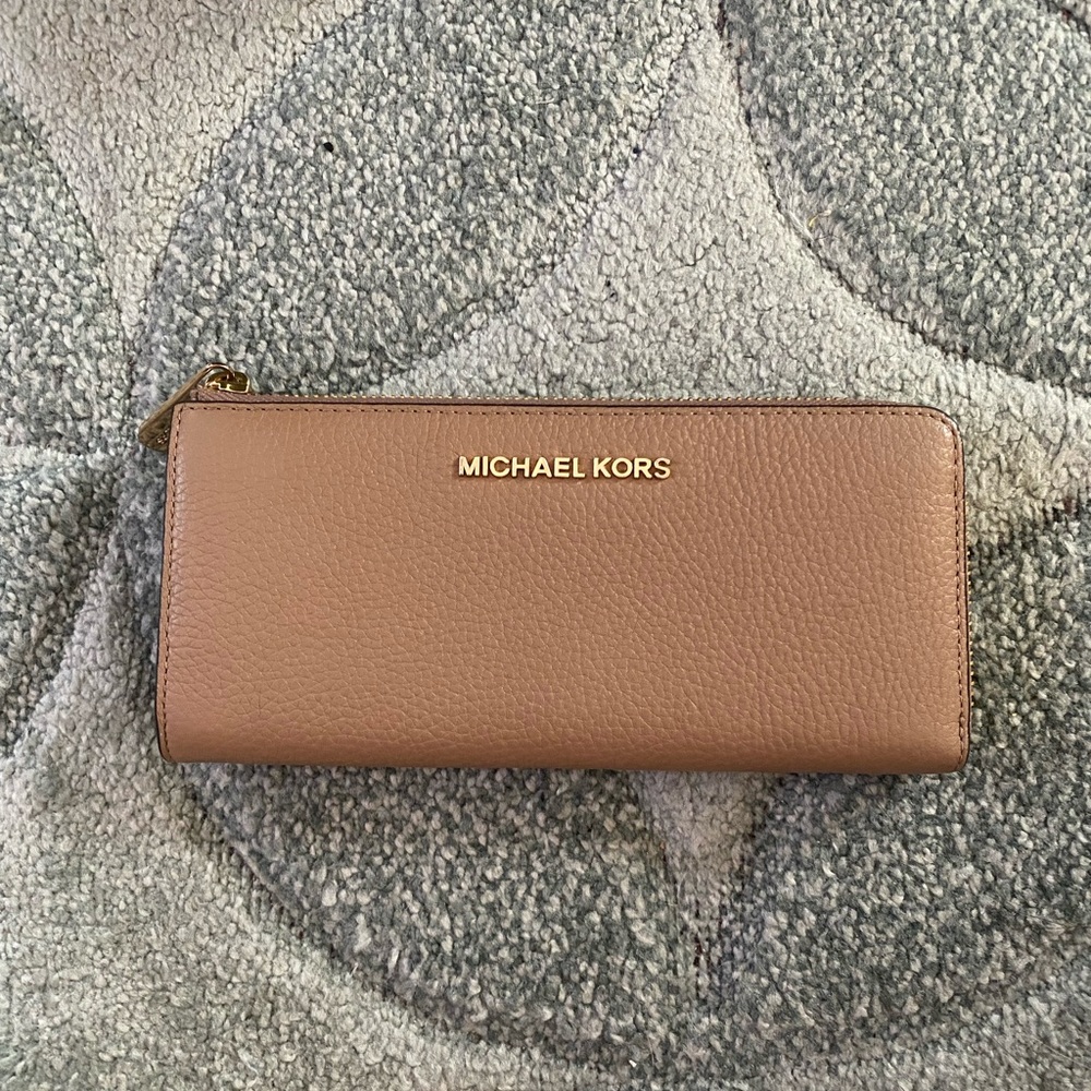 MICHAEL KORS ZIP UP WALLET